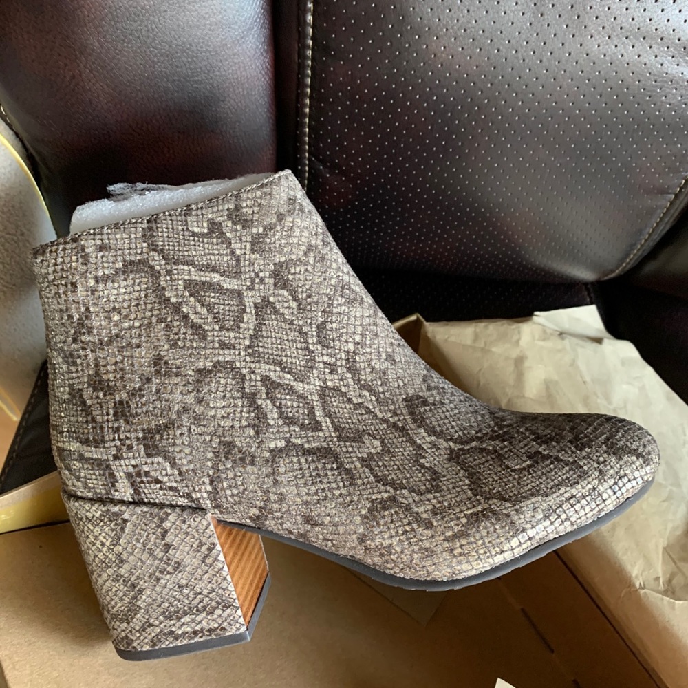 Gentle Souls Blaise Leather Boots Women size 9 New